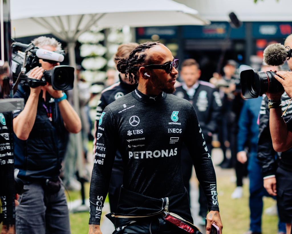 仅让他感到 仅让他感到